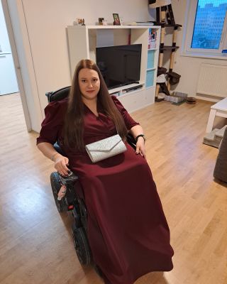 KRÁSNÁ TEREZKA A ŠATY NA PLES Tyhle šaty jsou přesně důvod, proč ráda dělám zakázkové šití❤️ Můžete splnit sen i někomu,...