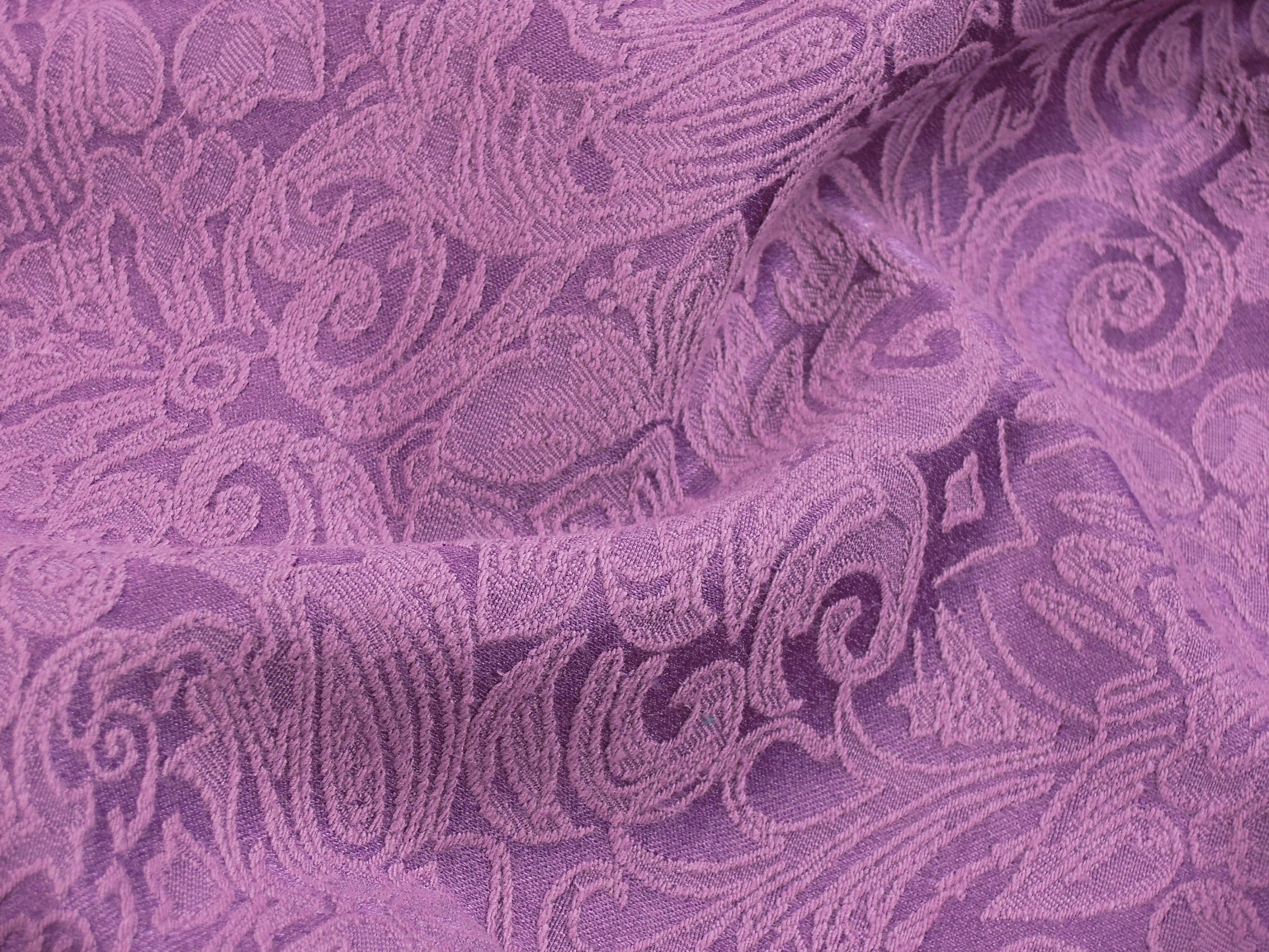 Kostýmová tkanina ornament fialová 